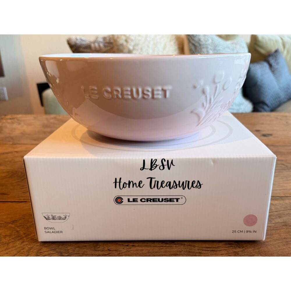 Le Creuset Stoneware Jardin Relief Collection Multi Bowl 9.75 in Shell Pink NEW